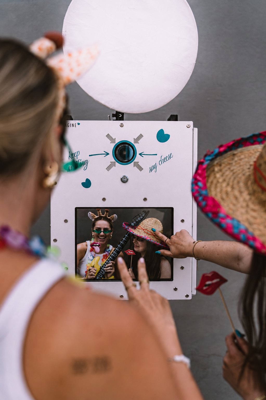 Imagine Fotobox aufgebaut auf einer Feier